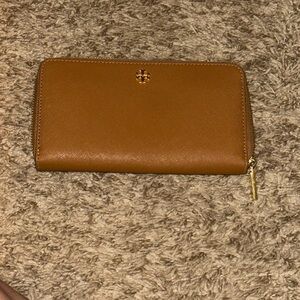Tory Burch beige and gold hardware wallet